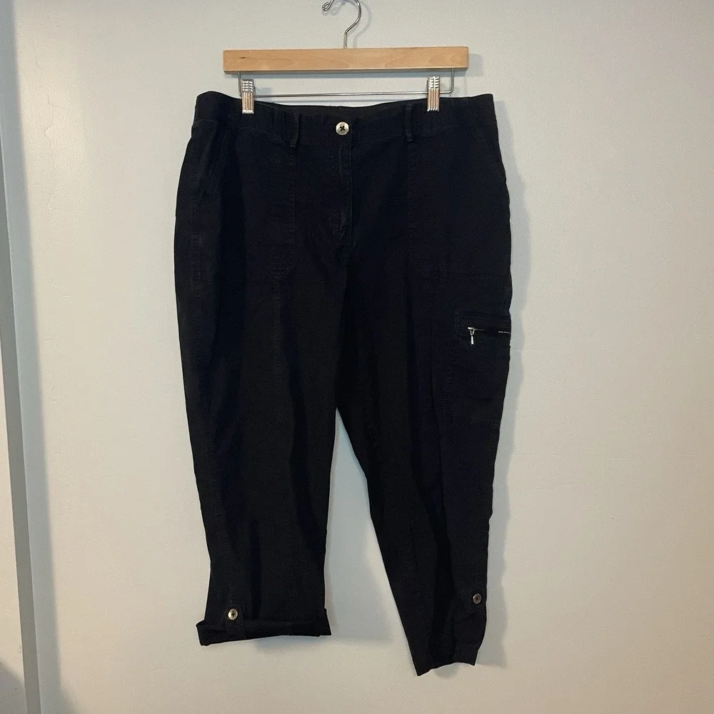 Chico's Black Casual Fly Front Cargo Basic Crop Pants Size 2.5 US size 14‎